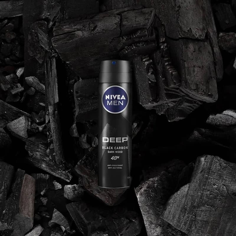 اسپری مردانه نیوا NIVEA مدل Deep Black Carbon Darkwood حاوی عصاره های گیاهی، حجم 150ML — تصویر ۳