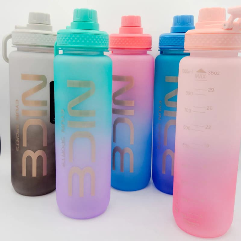 قمقمه ۱ لیتری EYUN مدل NICE | بدنه مات آبرنگی (Gradient) با دستگیره ارگونومیک و درب پیچی ضد نشت — تصویر ۲