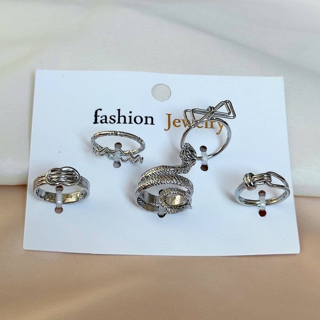 ست ۴ تایی انگشتر فشن نقرهای مدل آویز و طرح مار (Snake Ring) و گره – ترند ۲۰۲۵ — تصویر ۳