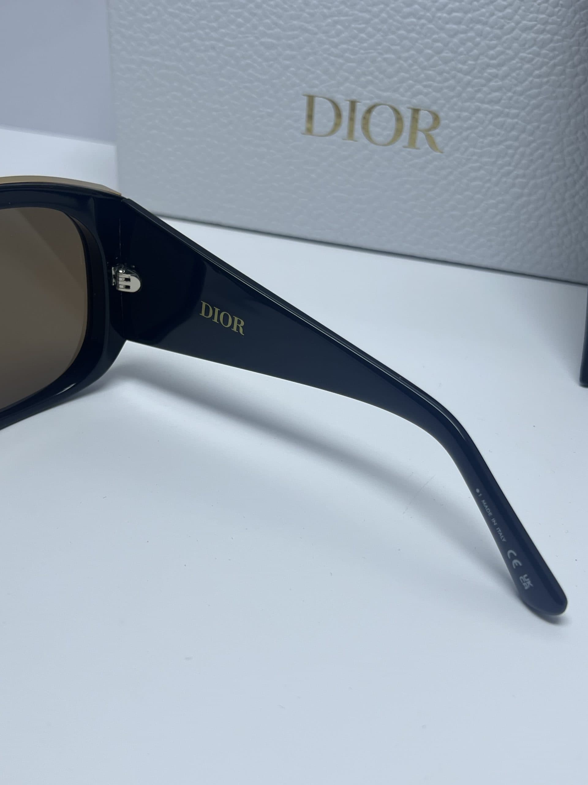 DIOR MODEL Graphique M2U SUNGLASSES عینک آفتابی دیور — تصویر ۹