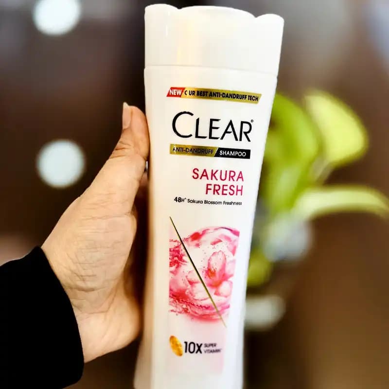 شامپو ضد شوره زنانه کلیر مدل Sakura Fresh رایحه ساکورا — تصویر ۳