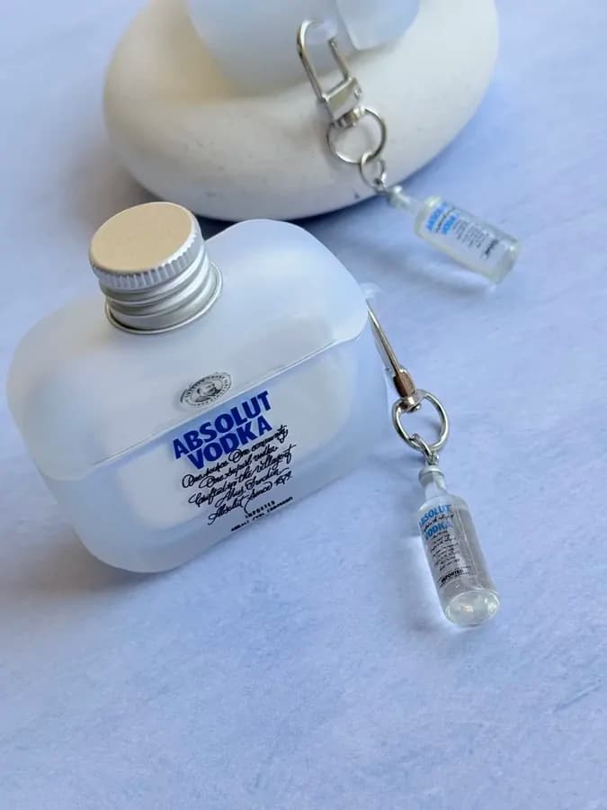 کاور ایرپاد Absolut Vodka با آویز — تصویر ۳