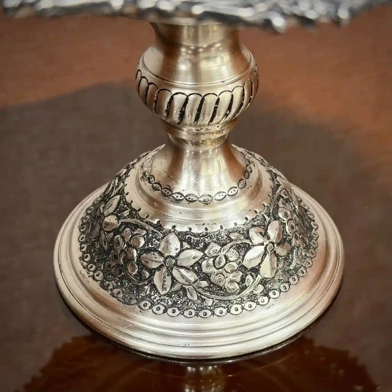 شیرینی خوری نقره پایه دار قلم گل برجسته — تصویر ۶