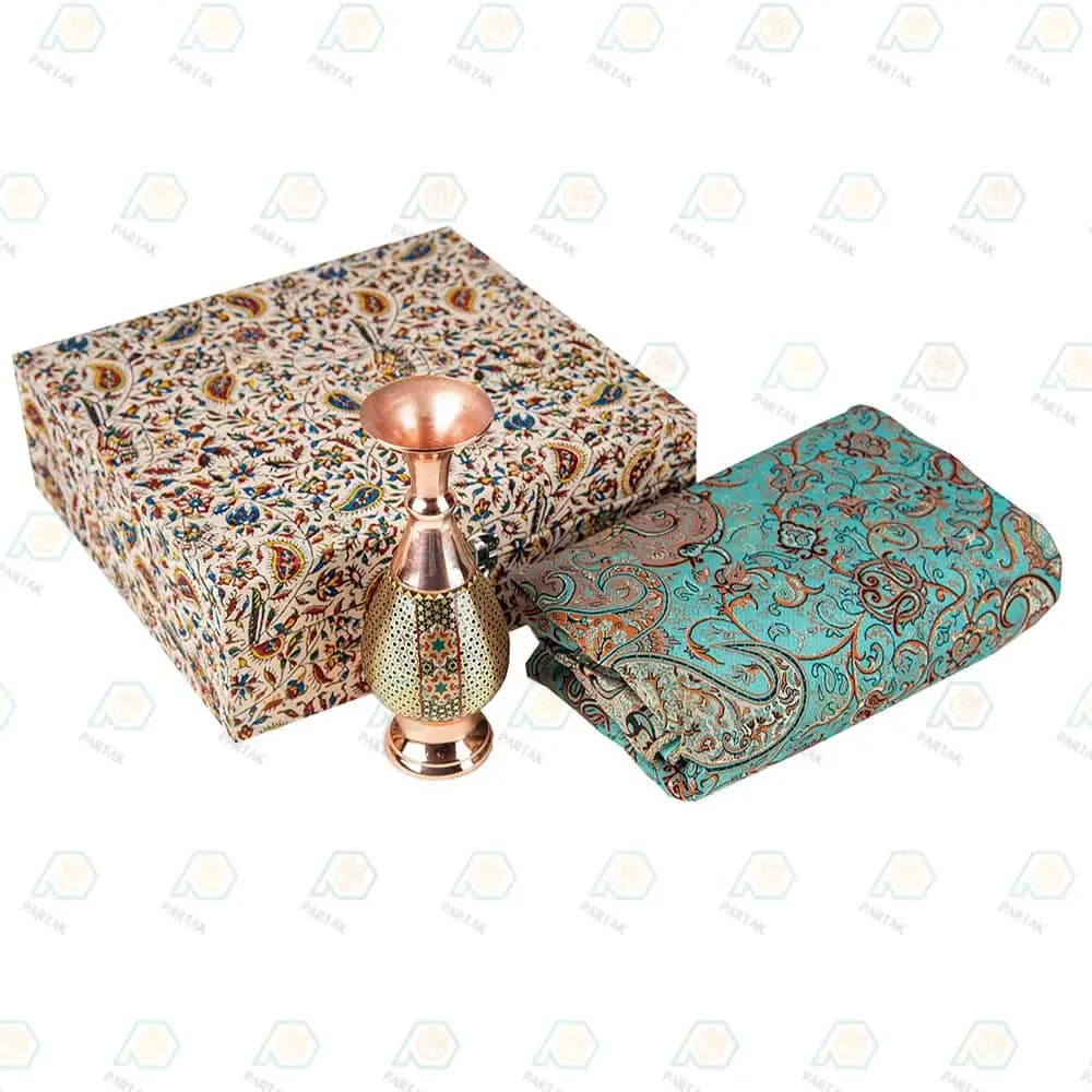 هدیه صنایع دستی گلدان مس و خاتم و ترمه — تصویر ۳
