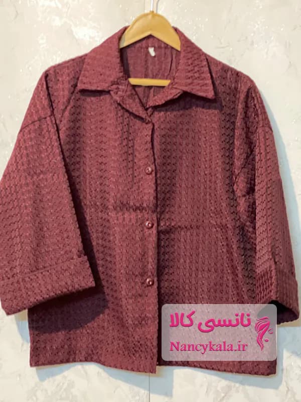 شومیز حصیری زنانه زرشکی جنس و تن خور عالی فری سایز 36 تا 46 — تصویر ۳