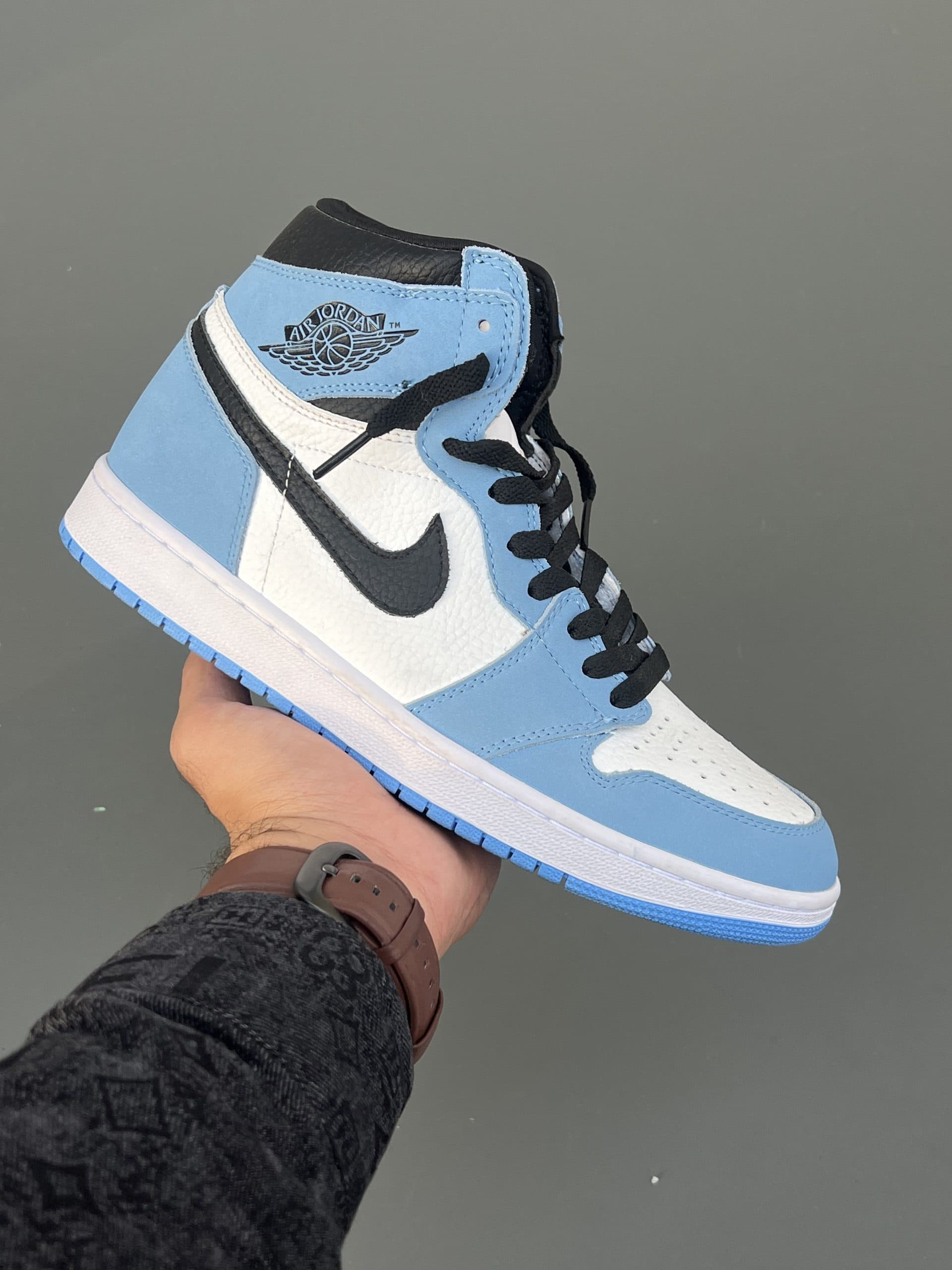 نایک ایر جردن وان های آبی سفید یونیورسیتی بلو NIKE AIR JORDAN 1 UNIVERSITY BLUE — تصویر ۲