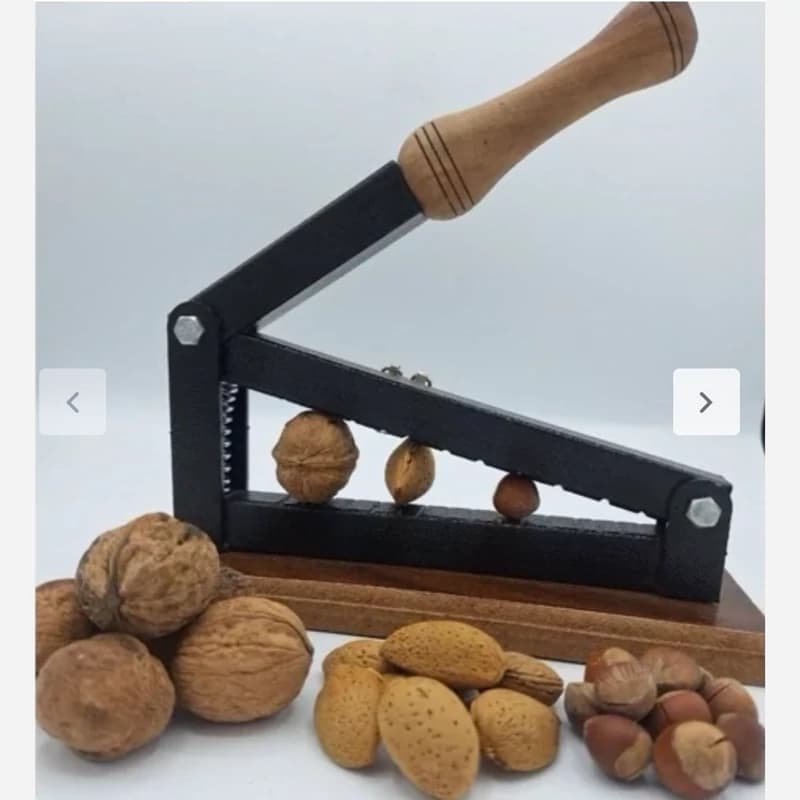 گردوشکن فلزی پایه چوبی — تصویر ۲