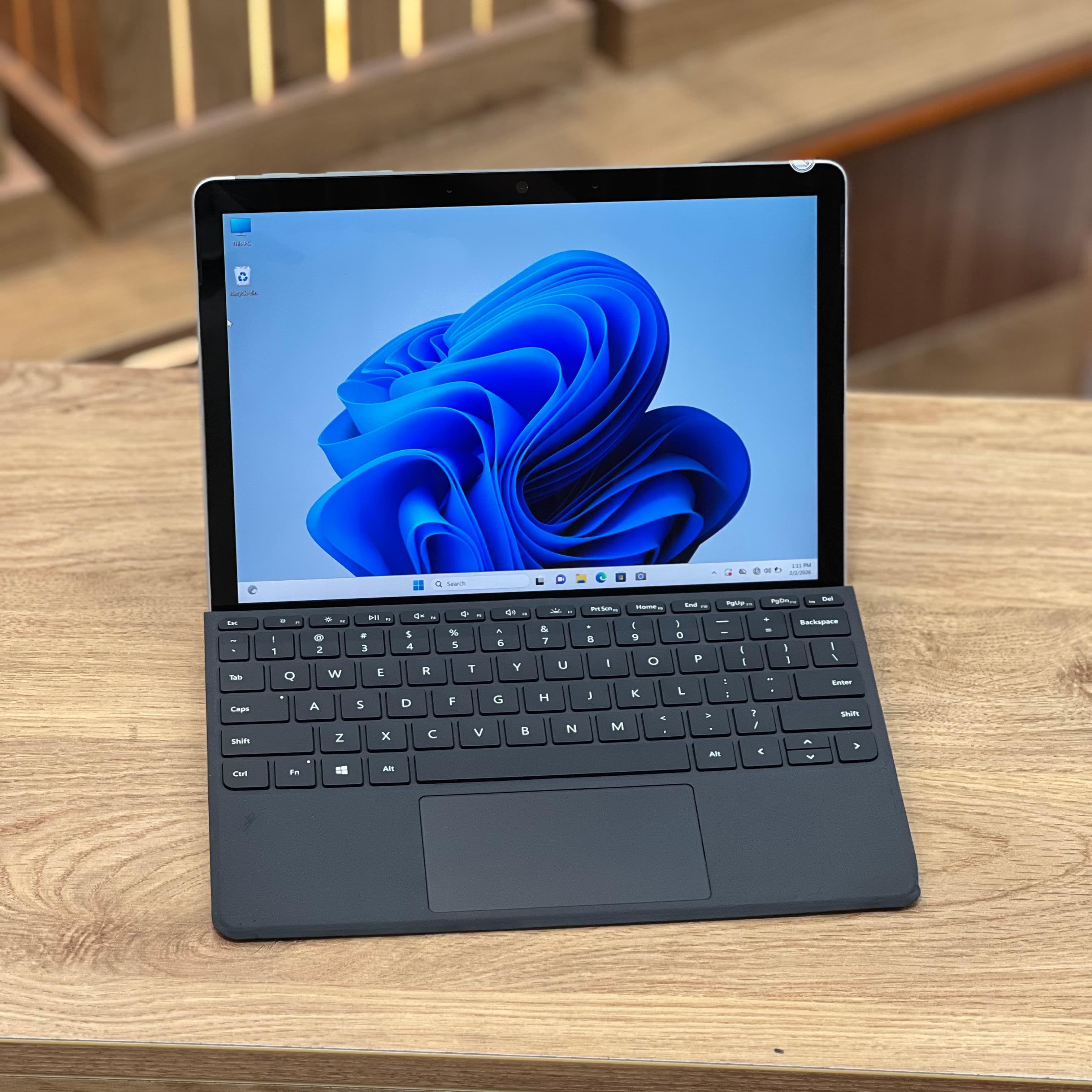 لپتاپ استوک ۱۰.۵ اینچی سرفیس مدل Surface Pro Go 2 M3 8100Y 8GB DDR4 128GB SSD intel UHD — تصویر ۲