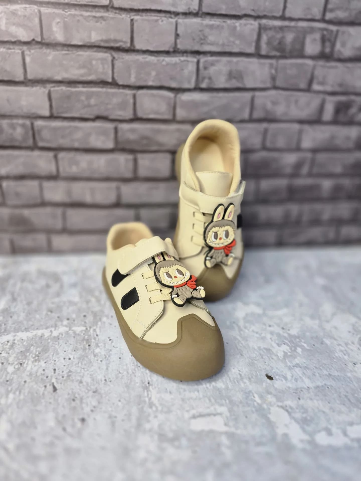ونس بچگانه لبوبو چسبی