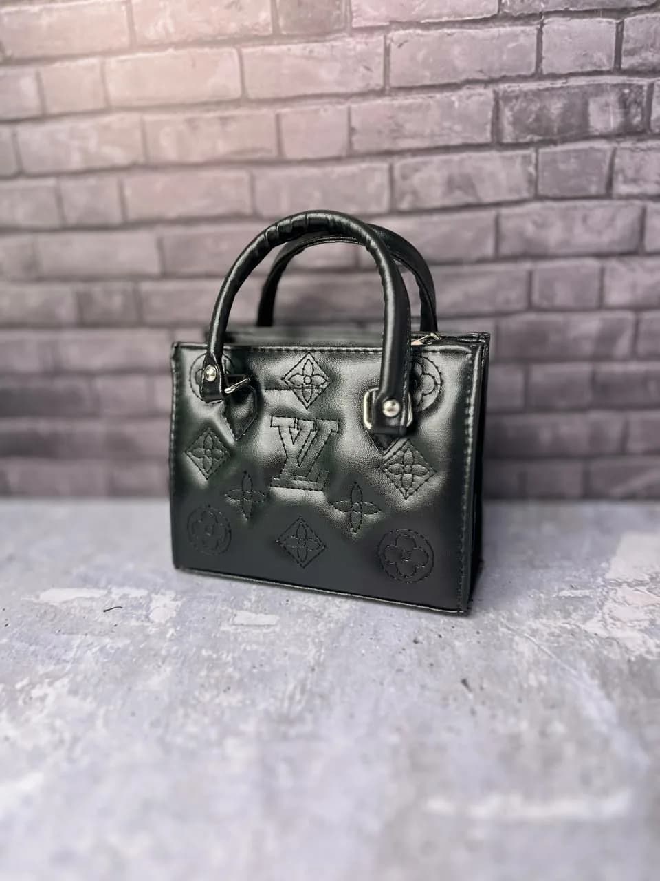 کیف زنانه مدل رویال لوگو برجسته — تصویر ۲