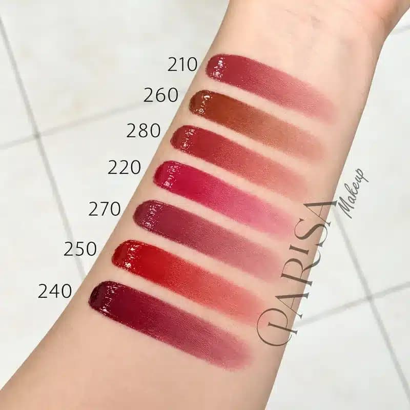 تینت لب و گونه The Queen مدل Multi-Use Hydrating Lip & Cheek Satin Tint کد 240 — تصویر ۲