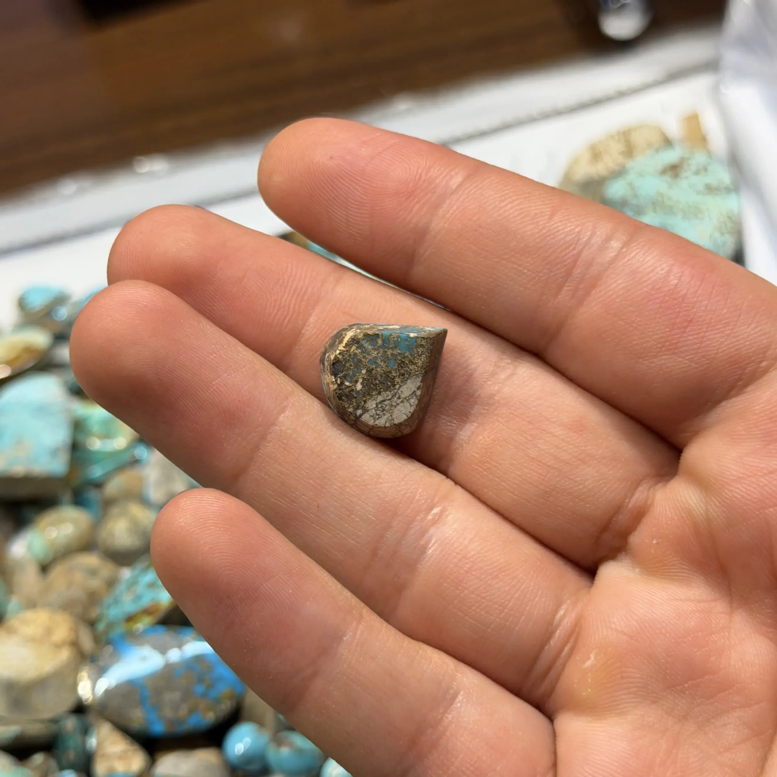 سنگ فیروزه تراش اشکی کد2641 — تصویر ۲