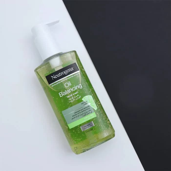 ژل شستشو صورت نوتروژینا Neutrogena Oil Balancing — تصویر ۲