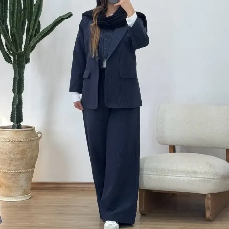 ست سه تیکه کت و جلیقه و شلوار زنانه جنس دیپلمات رنگ مشکی طوسی سورمه ای سایز 1 و 2 — تصویر ۳