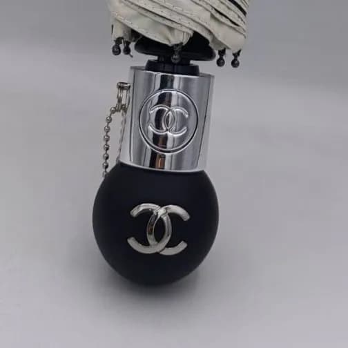 چتر اتوماتیک برند چنل CHANEL ضد باد با پارچه نانو و جعبه کادویی رنگ کرم نخودی — تصویر ۳