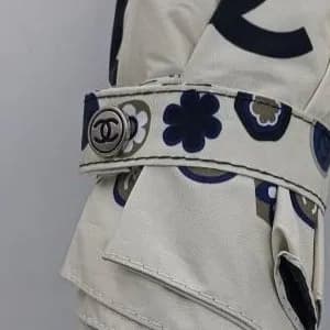 چتر اتوماتیک برند چنل CHANEL ضد باد با پارچه نانو و جعبه کادویی رنگ کرم نخودی — تصویر ۴