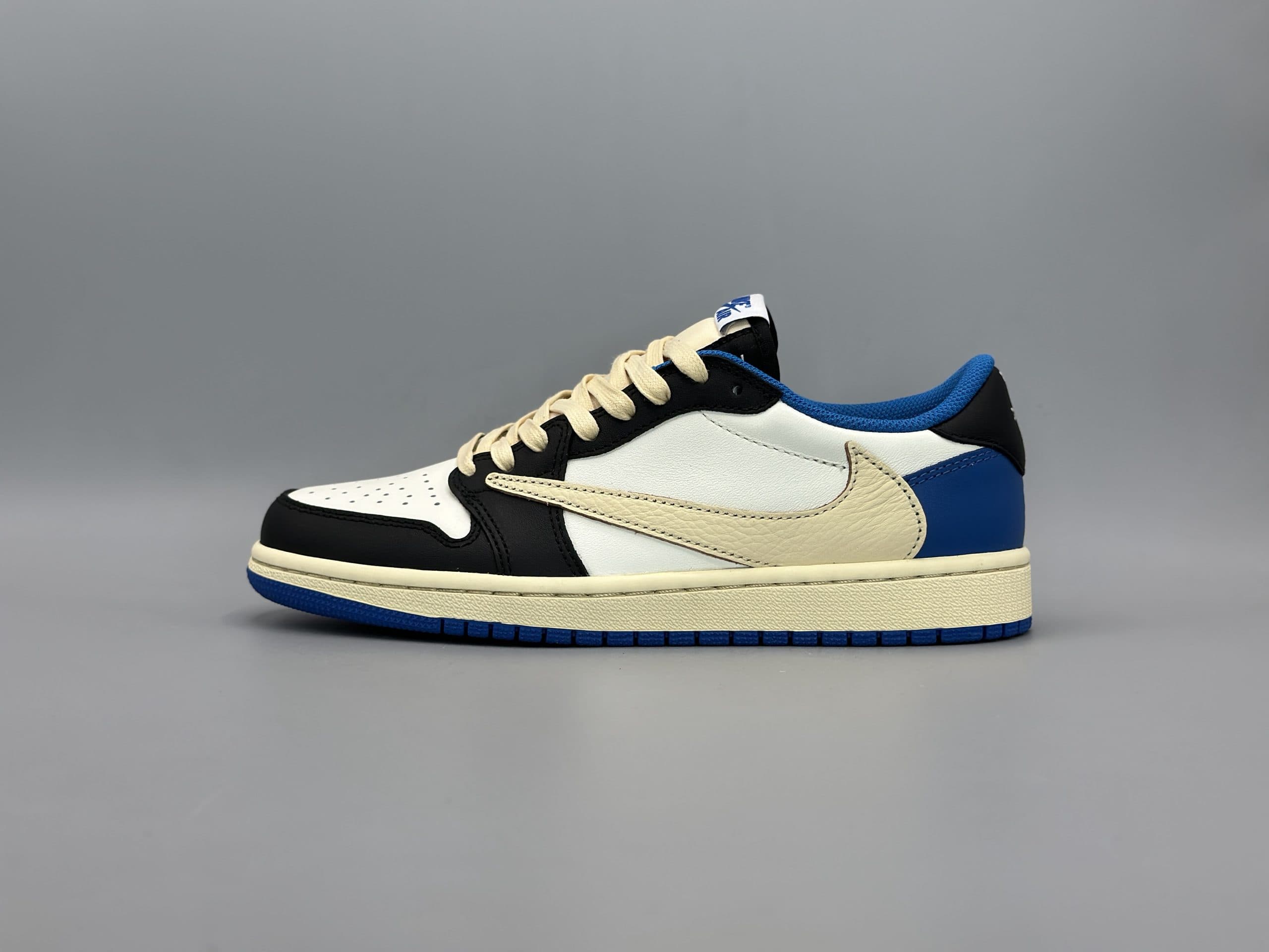 کتانی نایکی جردن1لو تراویس فرگمنت سفید مشکی آبی/Nike Air Jordan1 low Travis — تصویر ۲