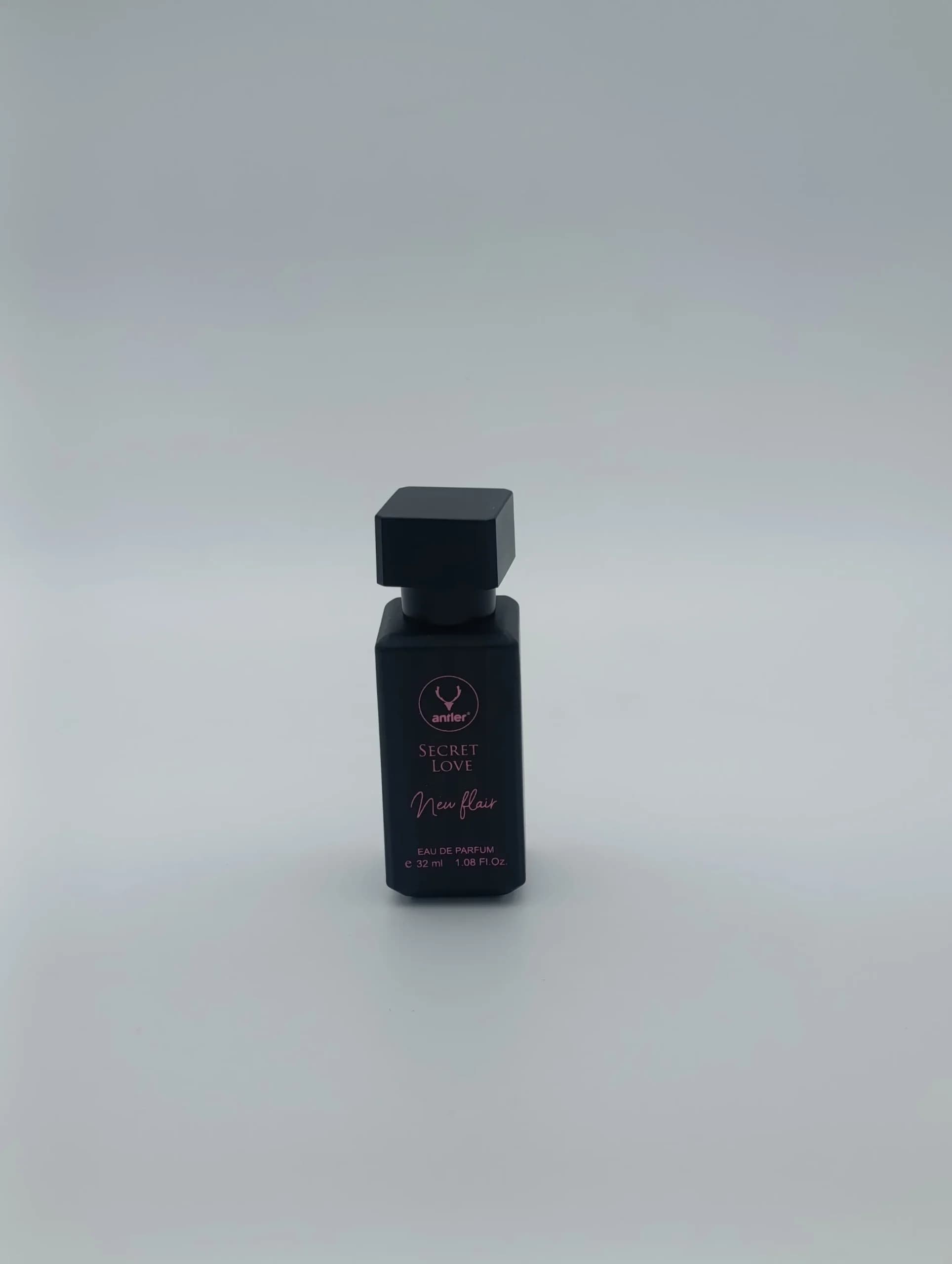 ادو پرفیوم جیبی زنانه انتلر مدل سکرت لاو نیو فلیر Antler Secret Love New Flair حجم ۳۲ میل | خنک و شیرین استوایی وانیلی (اورجینال) — تصویر ۲