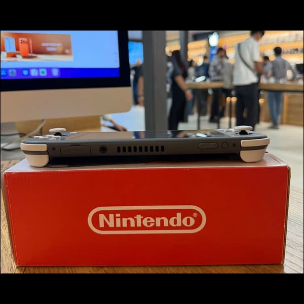 کنسول بازی نینتندو مدل Switch Lite کپی خور شده همراه با کارت حافظه 256 گیگابایت فول بازی (آنباکس) — تصویر ۲