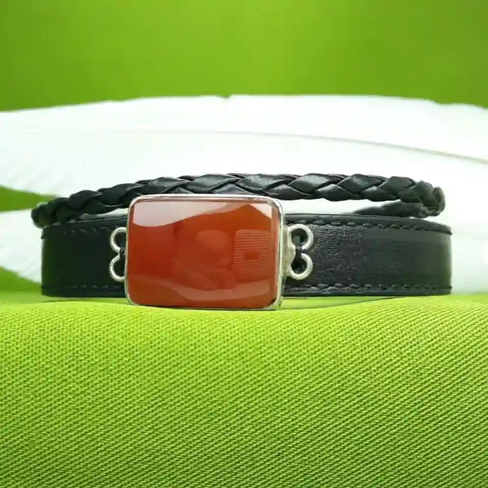 دستبند چرم عقیق سرخ یمنی کد67 + حرز امام جواد علیه السلام — تصویر ۲