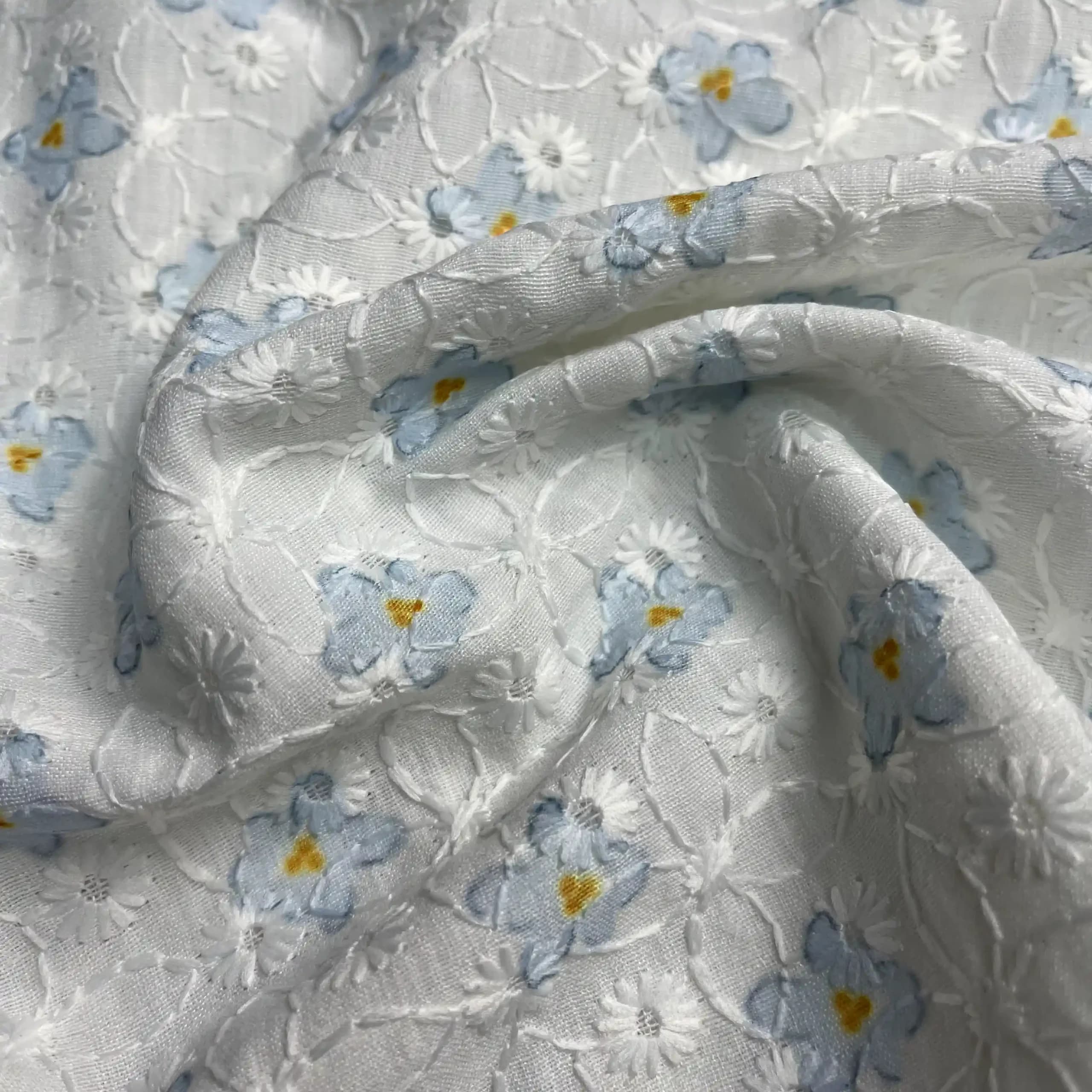 پارچه نخی خامه دوزی گل آبی آسمانی — تصویر ۴