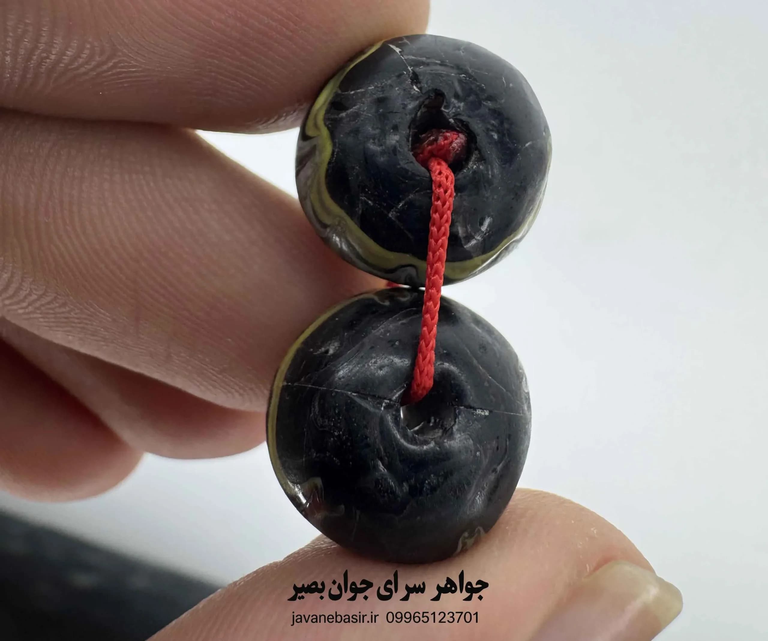 مهره جفتی چیتو (میناکاری) با نقشهای رمزآلود — تصویر ۲
