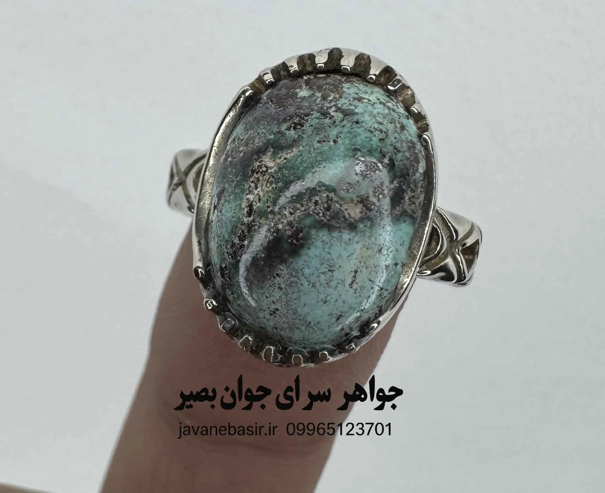 انگشتر فیروزه نیشابور با نگین کهربایی-آبی؛ سنگی که در گذر زمان، کهربا شد