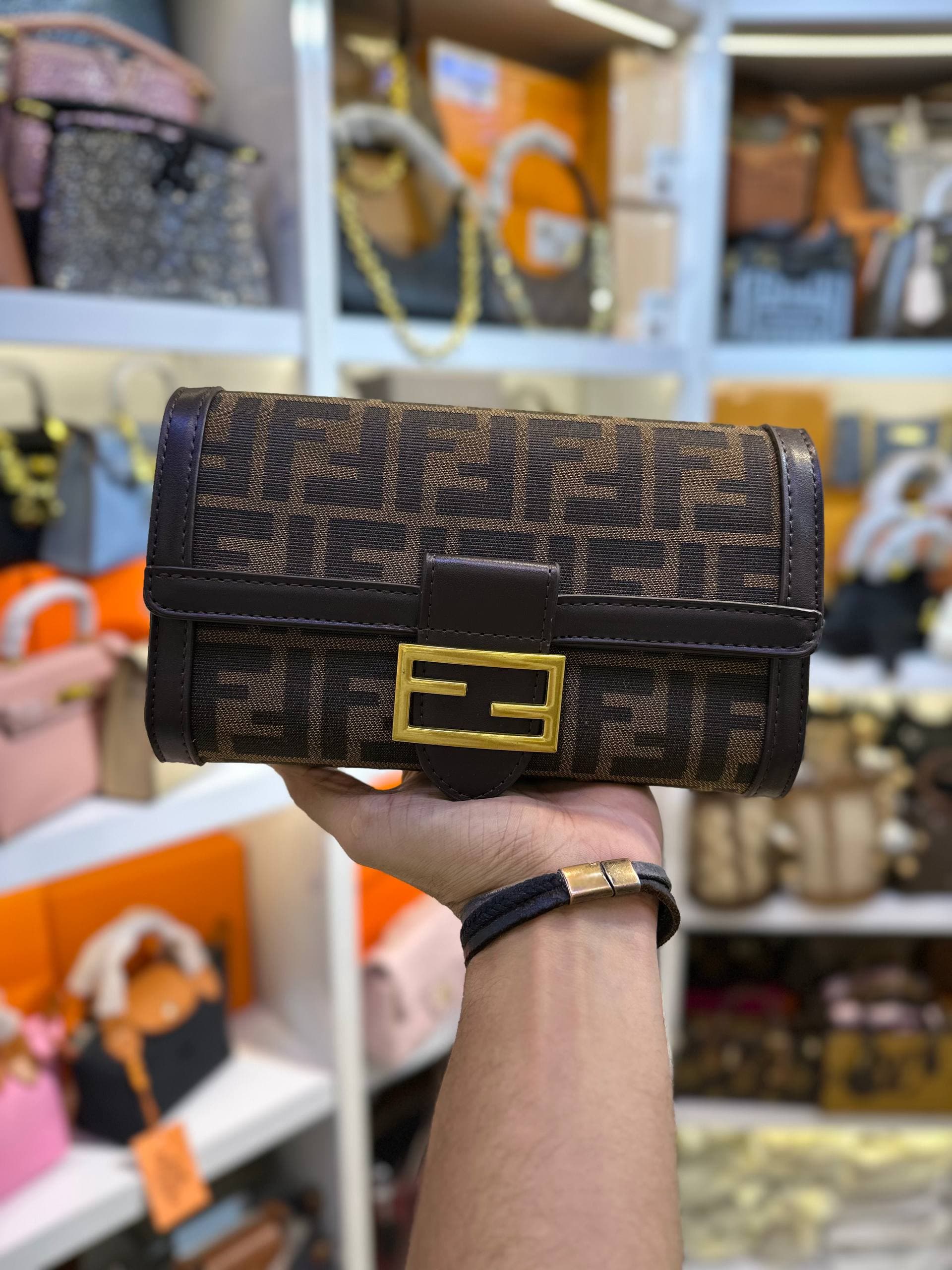 کیف دستی و دوشی فندی Fendi 2112 — تصویر ۲