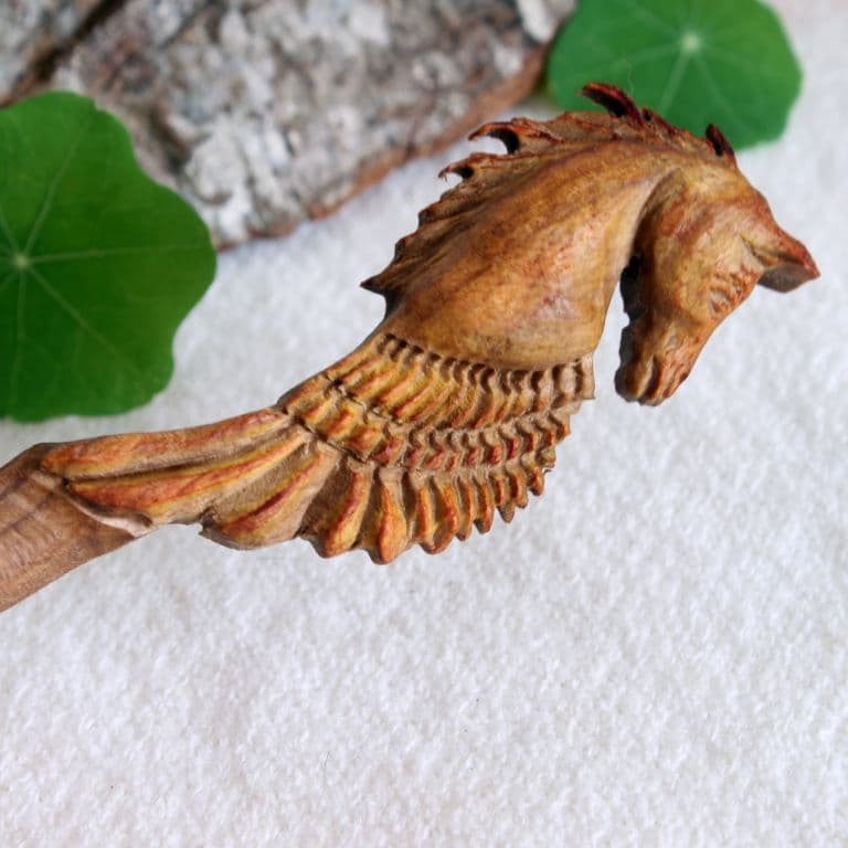 گیره مو تکی دستساز چوبی طرح پگاسوس کد 102499 — تصویر ۵