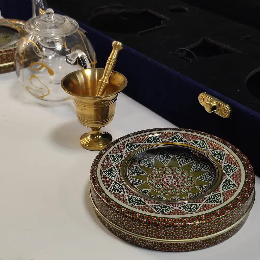 ظرف زعفران کادویی مناسب 10 گرم زعفران به همراه هاون و قوری 2106 — تصویر ۹