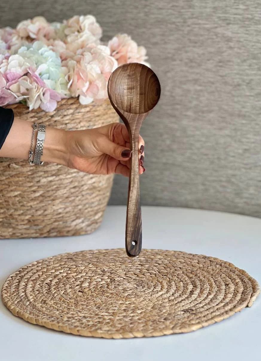 سرویس 7 پارچه ابزار آشپزخانه چوبی رنگ تیره — تصویر ۸