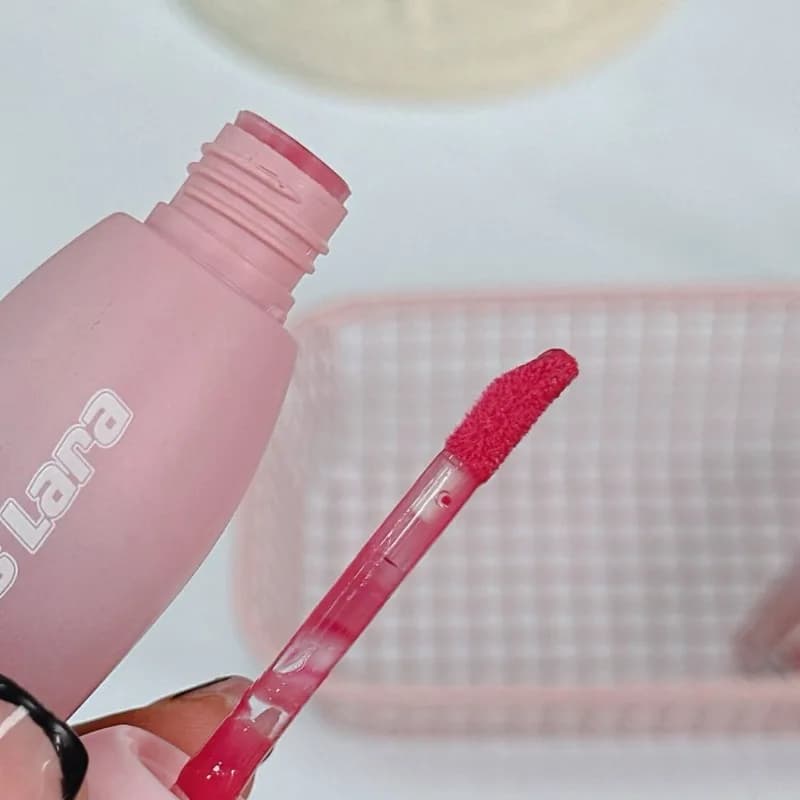لیپ گلاس آویز دار میس لارا Miss Lara در 6 رنگ — تصویر ۴