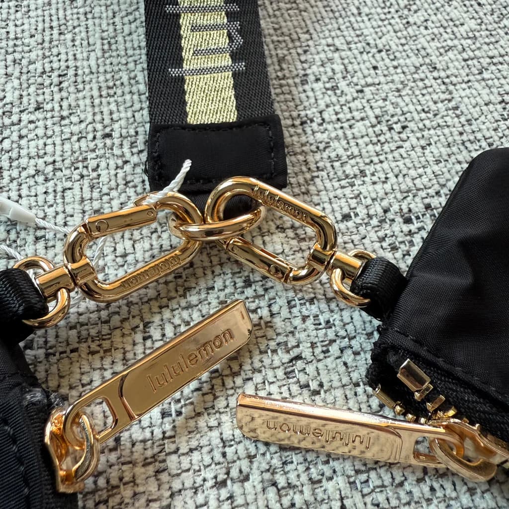 کیف مچی دوقلو لولولمون (Lululemon Dual Pouch) مشکی طلایی — تصویر ۲