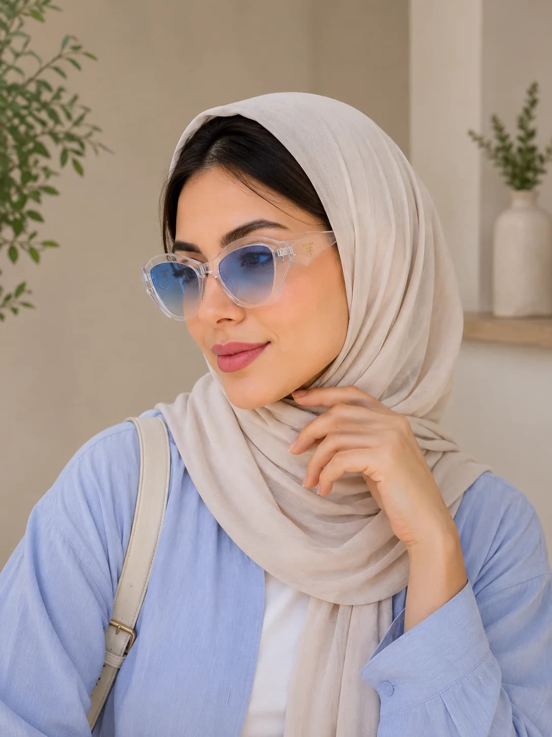 عینک آفتابی زنانه برند Prada فریم کائوچو شفاف یووی 400 — تصویر ۴