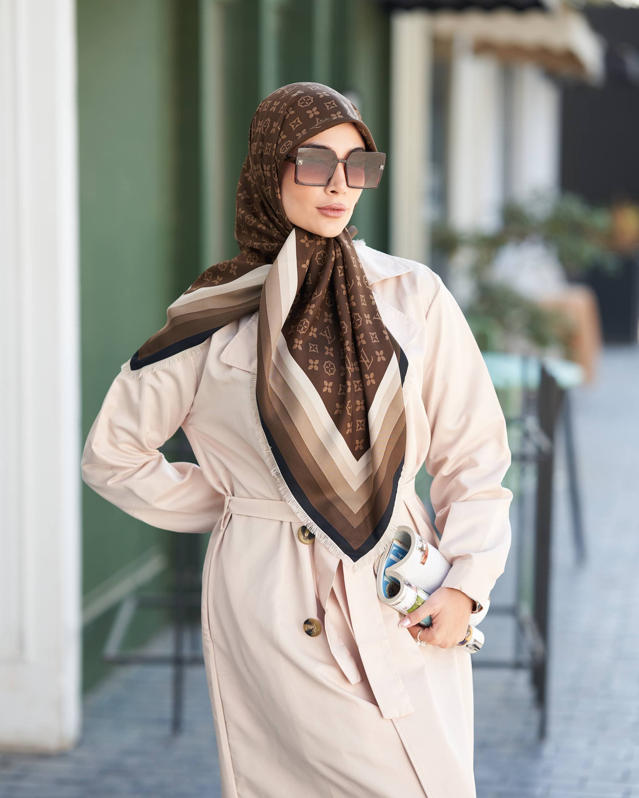 روسری ابریشم توییل ریشه سوزنی ال وی — تصویر ۳