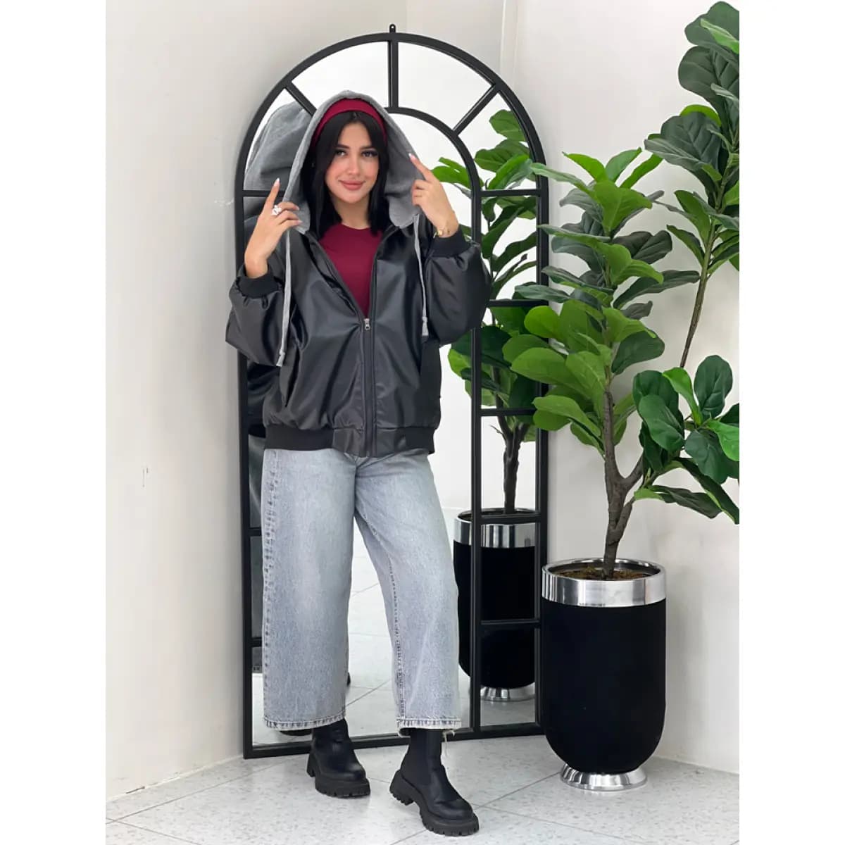کاپشن چرم دخترانه کوتاه با طراحی اسپرت — تصویر ۲