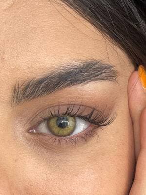 لنز آیس کالر سالانه عسلی ته مایه سبز دور دار از سری لاکچری Ice Color Luxury virginia — تصویر ۲