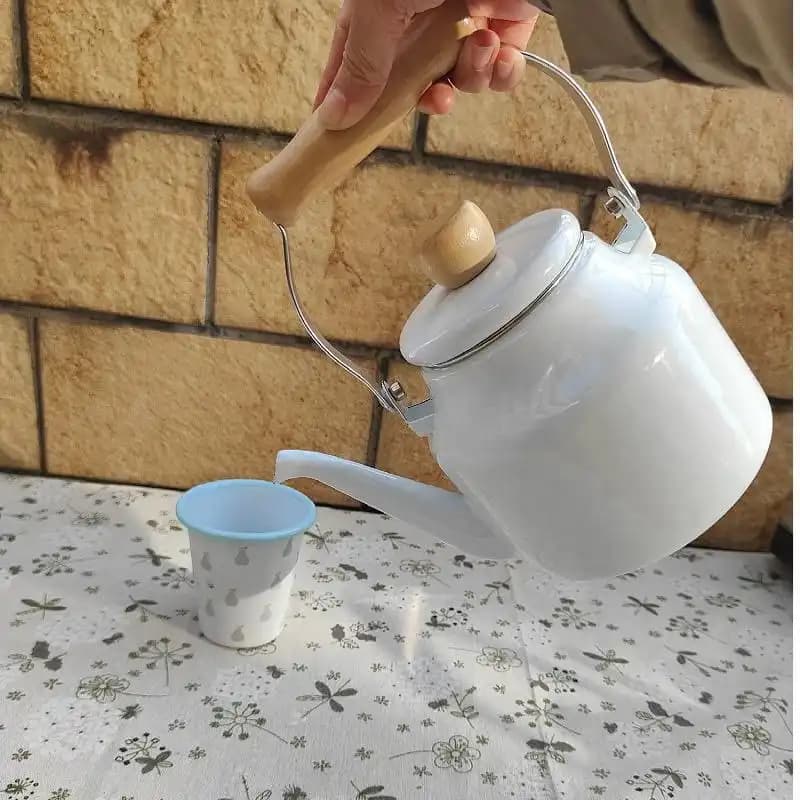 کتری لعابی با دسته چوبی — تصویر ۷