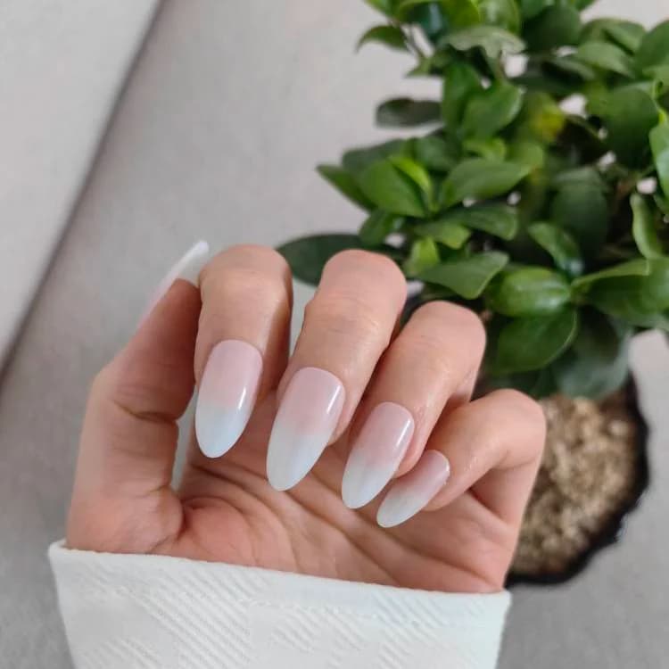 ناخن مصنوعی فرم بادامی طرح بیبی بومر (فرنچ آمبره) صورتی و سفید راسا – RSN0493 — تصویر ۲