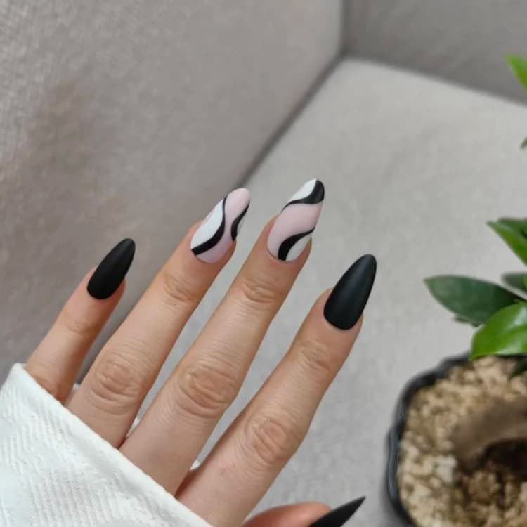 ناخن مصنوعی فرم بادامی رنگ مشکی و نود طرح خطوط موجدار (Swirl) مات راسا – RSN0490 — تصویر ۲