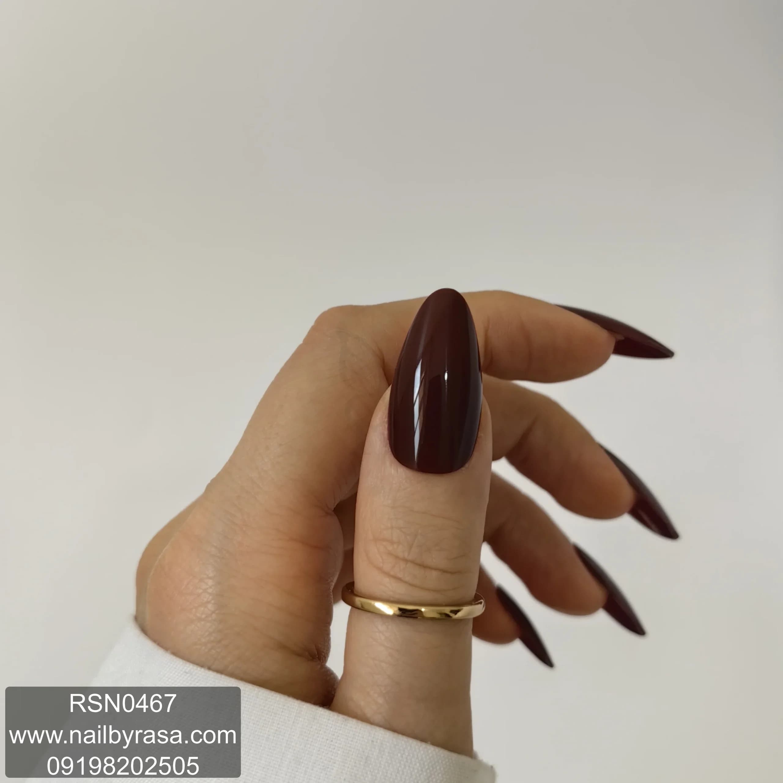 ناخن مصنوعی فرم بادامی رنگ شرابی تیره براق راسا – RSN0467 — تصویر ۳