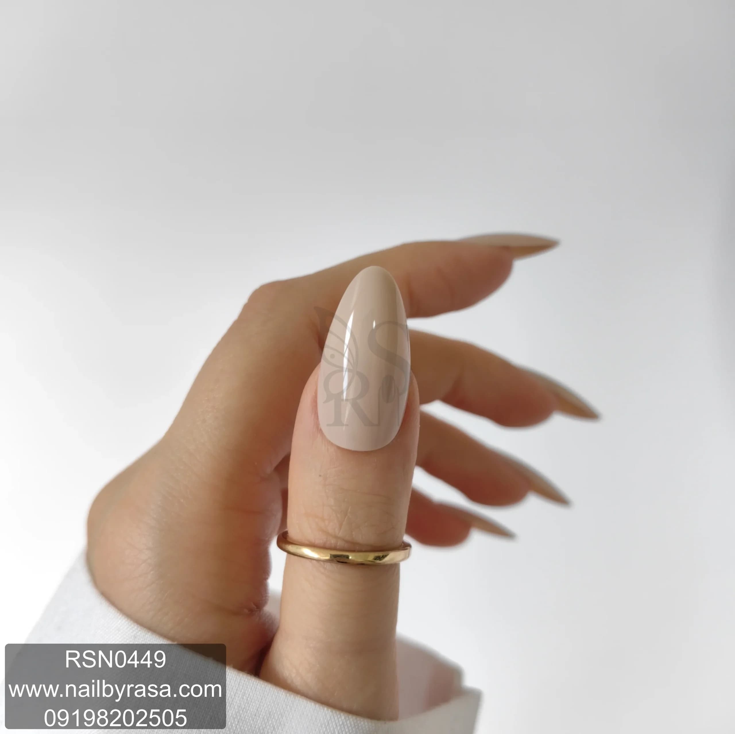 ناخن مصنوعی فرم بادامی رنگ کرمی روشن براق (نود کلاسیک) راسا – RSN0449 — تصویر ۳