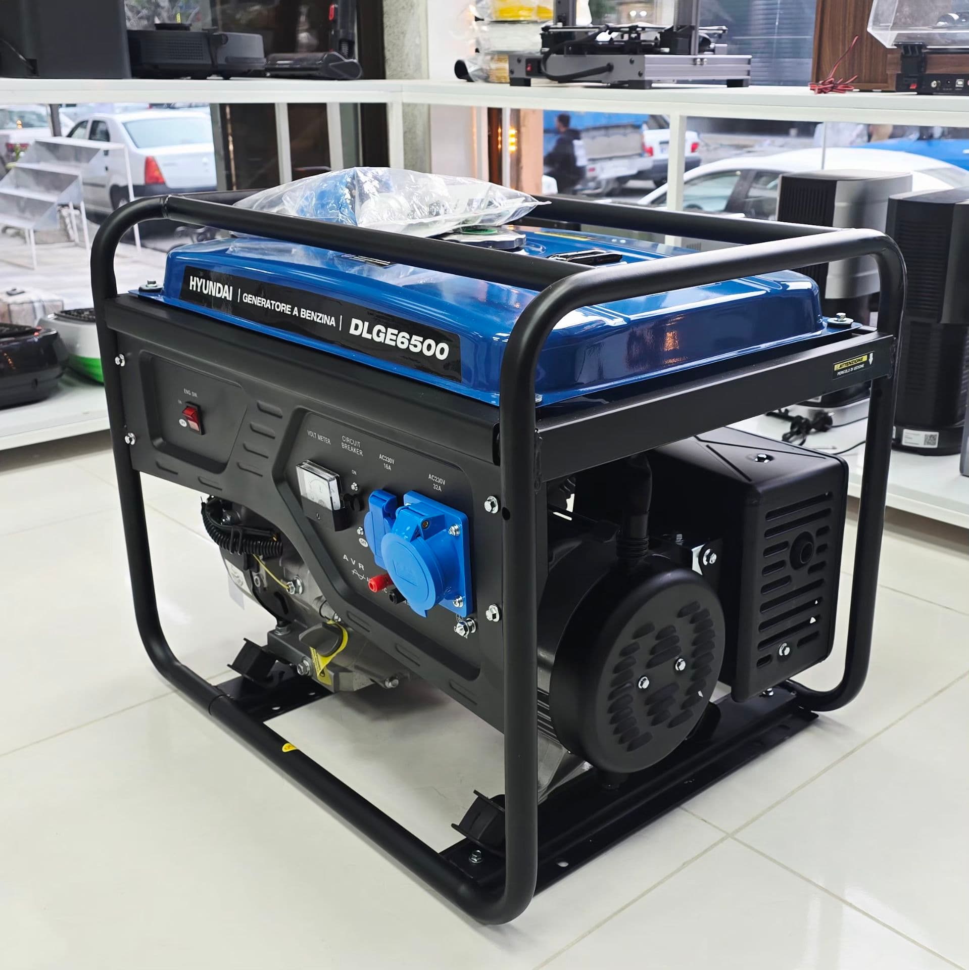 ژنراتور برق بنزینی ۵ کیلووات هیوندا مدل DLGE6500 چهار زمانه تک فاز (Stage V) با AVR و موتور قدرتمند ۱۴ اسب بخار — تصویر ۲