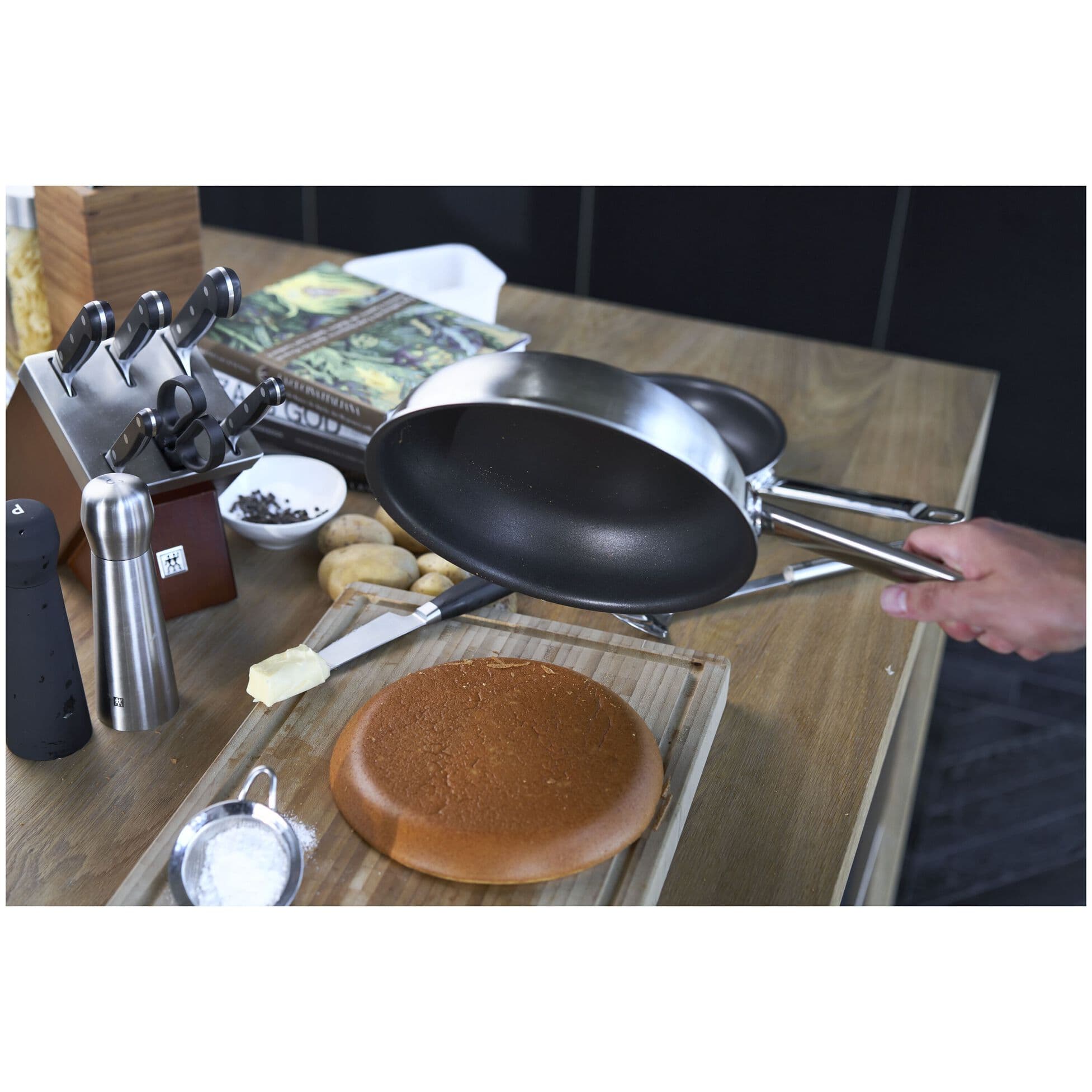 تابه استیل سه لایه زولینگ با پوشش نچسب مدل پرو 24 سانت ZWILLING Pro Duraslide Frying Pan 24cm — تصویر ۲