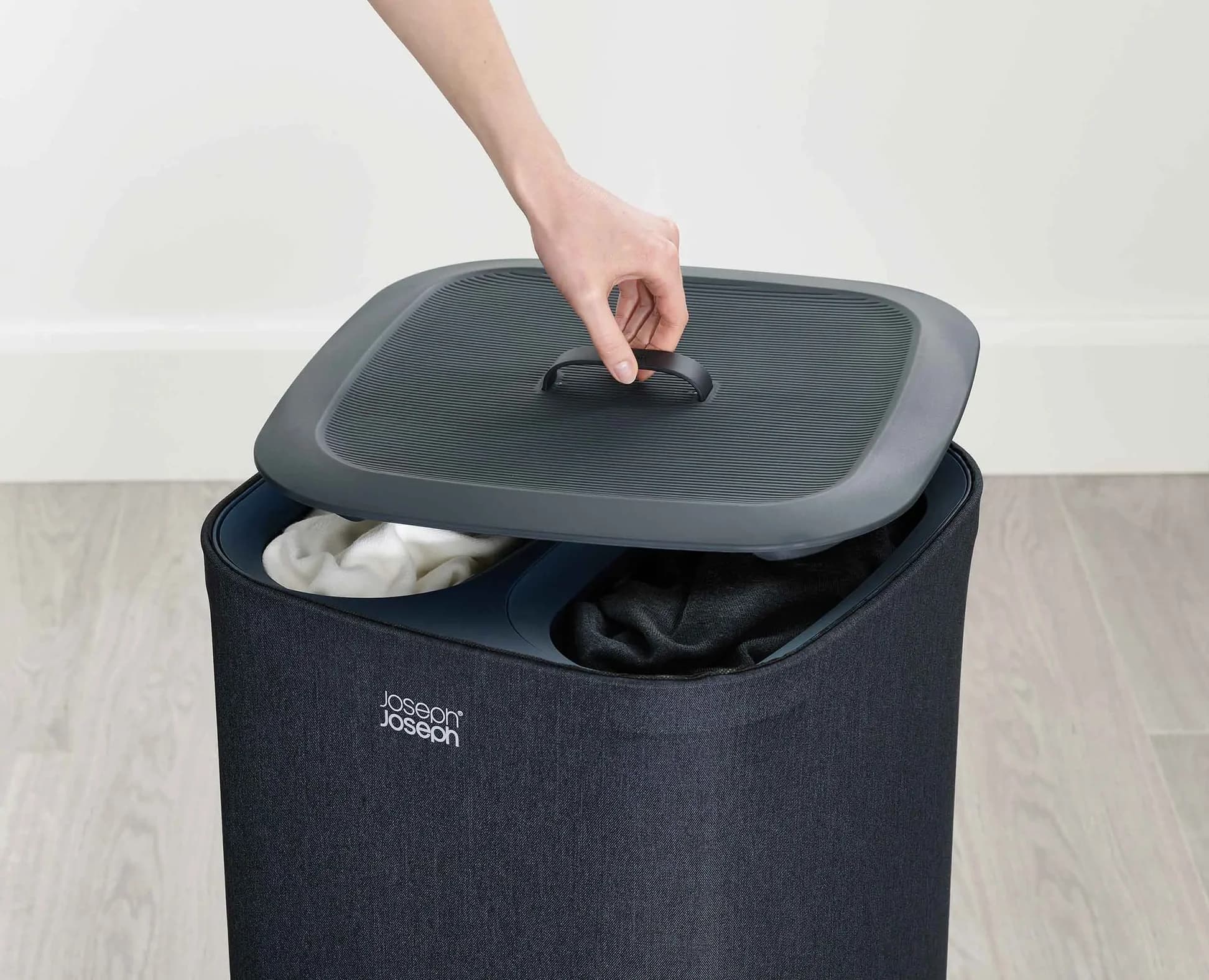 سبد لباس رختکن جوزف جوزف 60 لیتری مدل توتا مشکی Joseph Joseph Tota Black Laundry Separation Basket, 60 L — تصویر ۲