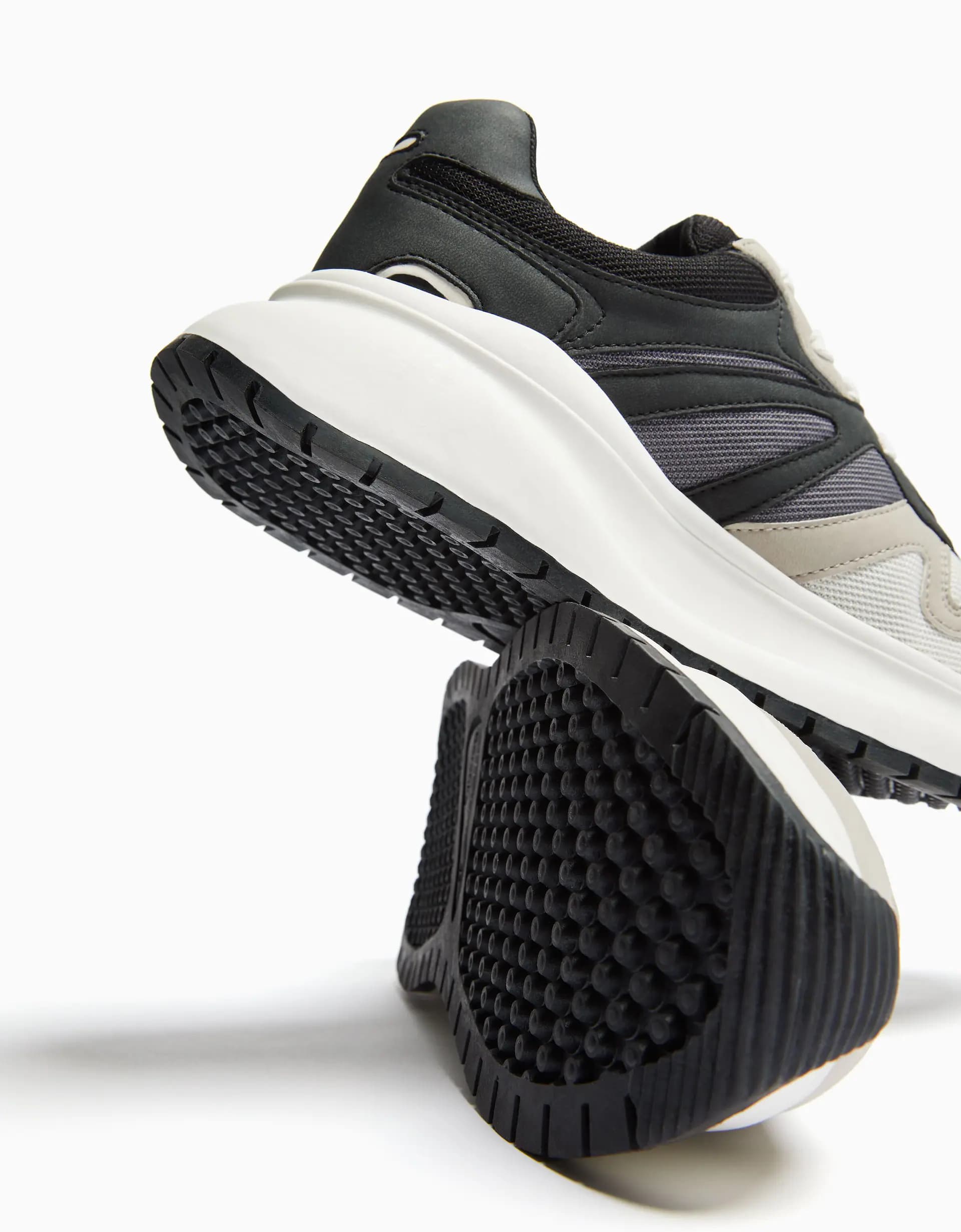 کتونی Bershka مدل Chunky Sole Mesh Trainers — تصویر ۲