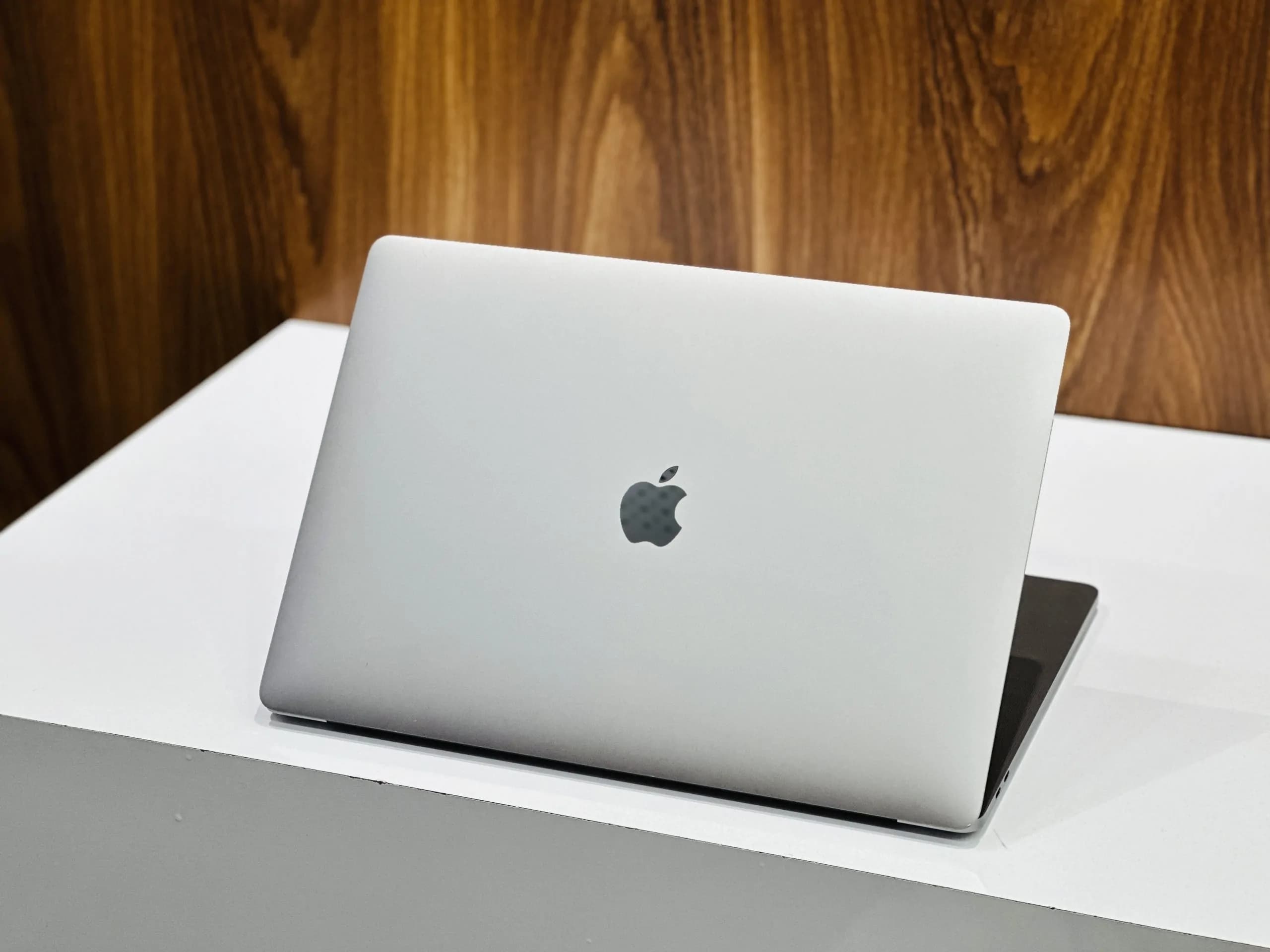 مک بوک پرو اپل APPLE MACBOOK PRO 2019 A1990 | i9 9880 H | 32 GB DDR4 | 1TR SSD | 4GB AMD RADEON VEGA 16 | 15.4 3K — تصویر ۸