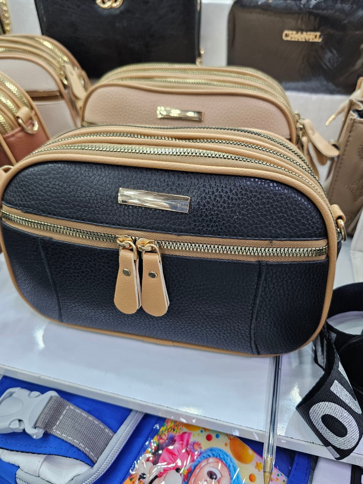 کیف زنانه دوشی چهارزیپ شش رنگ — تصویر ۳