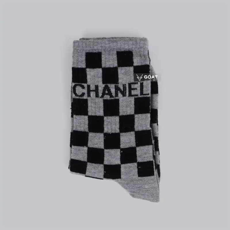 جوراب بلند طرح دار دخترانه و پسرانه شطرنجی طوسی | CHANEL — تصویر ۴