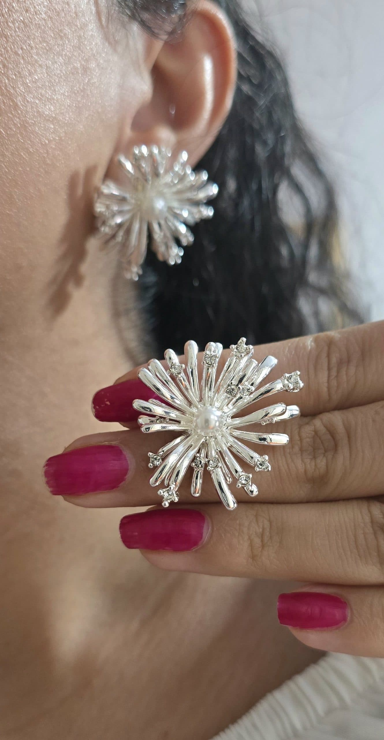 گوشواره فانتزی طرح گل مرواریدی کد 2069 — تصویر ۳